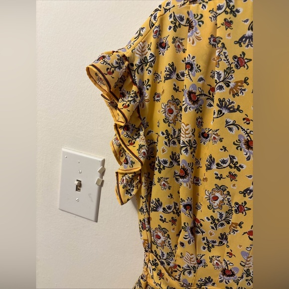 Max Studio Yellow Floral Blouse - Picture 7 of 10